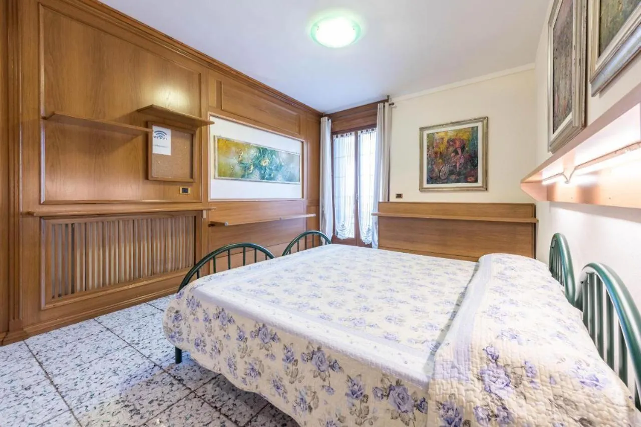 B&B Al Baccolo Polpenazze del Garda 0*,  Italia